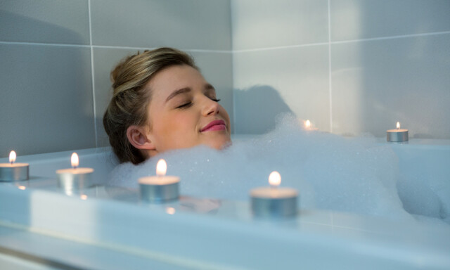 USIKKER SAMMENHENG: - Det kan for eksempel hende at de som bader hyppig har bedre helse i utgangspunktet, sier eksperten. FOTO: NTB Scanpix USIKKER SAMMENHENG: - Det kan for eksempel hende at de som bader hyppig har bedre helse i utgangspunktet, sier eksperten. FOTO: NTB Scanpix